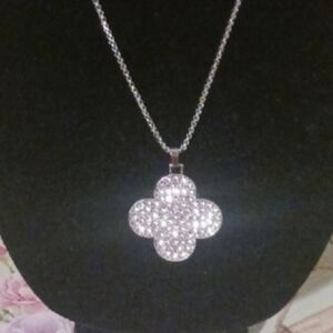 New!Huge,,crystal, silvertone,clover pendant ,necklace!